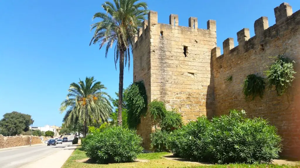 Alcudia city wall